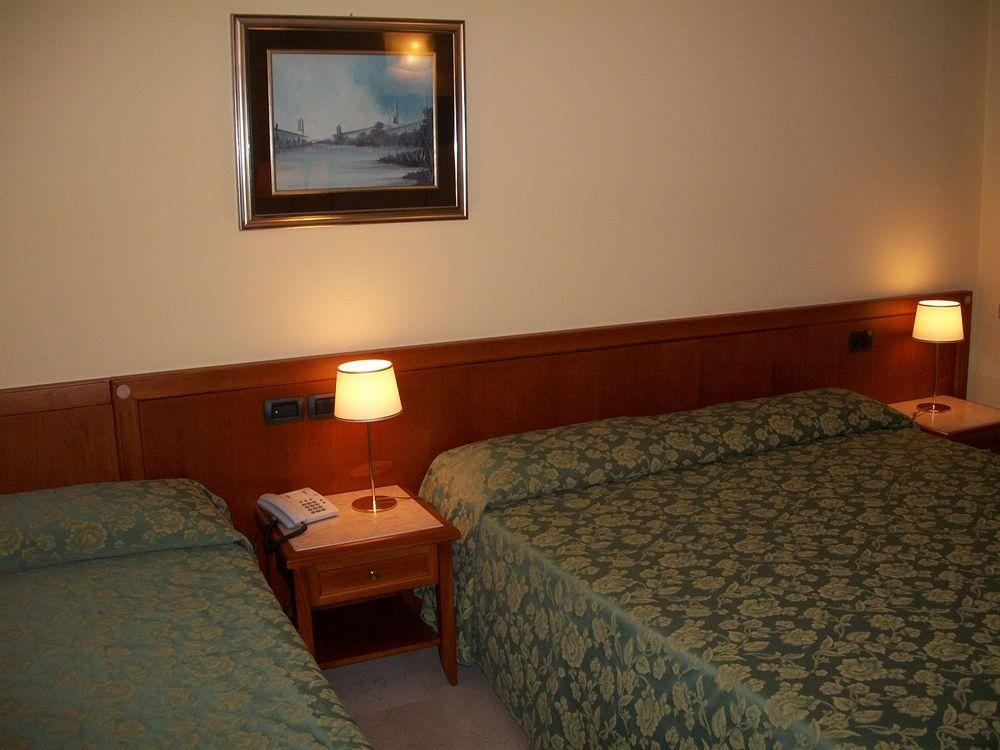 Hotel Olioso Peschiera del Garda Exterior photo